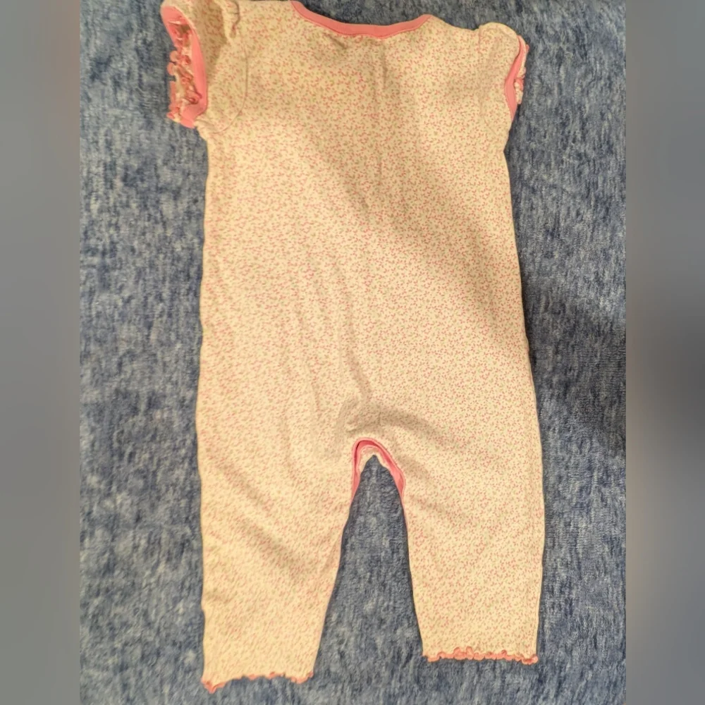 GAP 12-18M Baby Onesie with Pink Floral Design